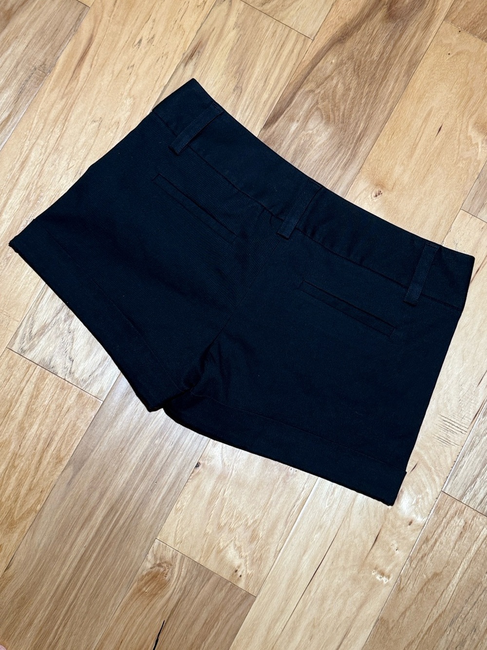 Alice + Olivia Cady Cuff Short - Picture 5 of 5